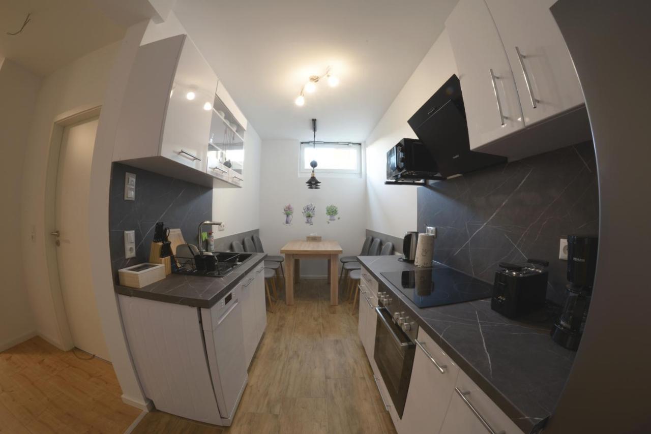 Schoene Ferienwohnung 78M2, 3 Schlafzimmer, 2 Baeder, Zentrumnah, 1Og Erfurt Dış mekan fotoğraf